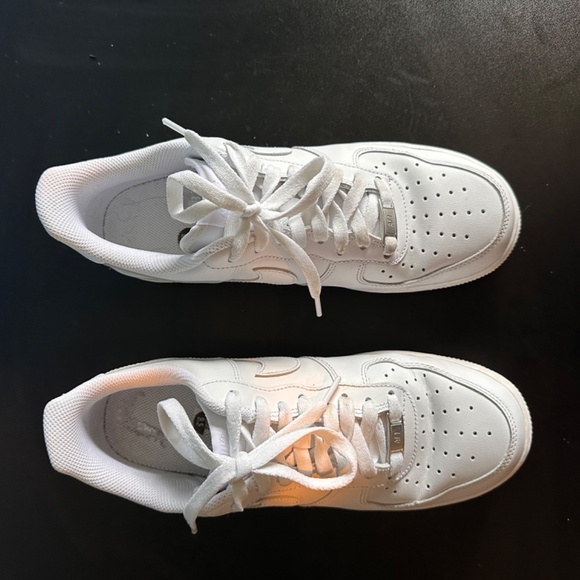 Nike Air Force One Low Cut, White, Size 9.5 - Picture 5 of 5